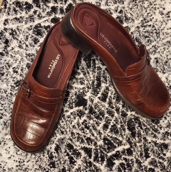 Liz Claiborne Shoes - Liz claiborn flex Jenna super cute flex slip- on's w/ little buckle sz 8